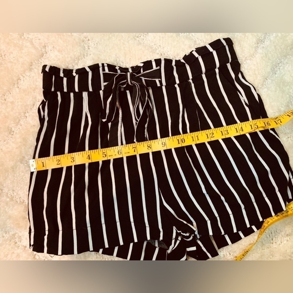 Ambiance Apparel Black White Stripped Stretch Waist Tie Shorts Small Pockets - Picture 12 of 12